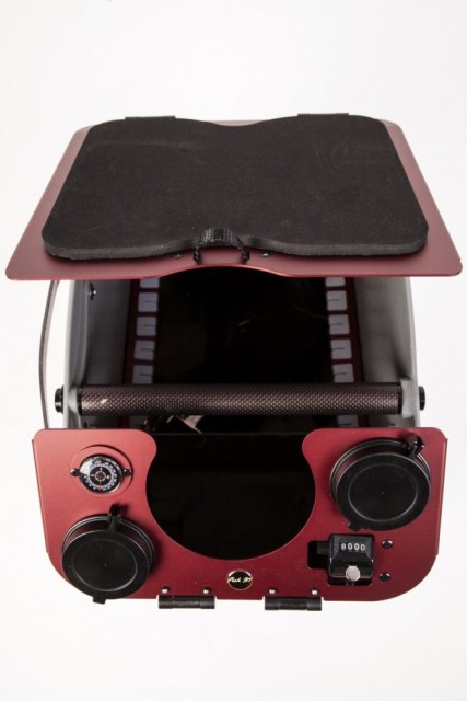 Lokk med foam. Bærehåndtak i karbon.